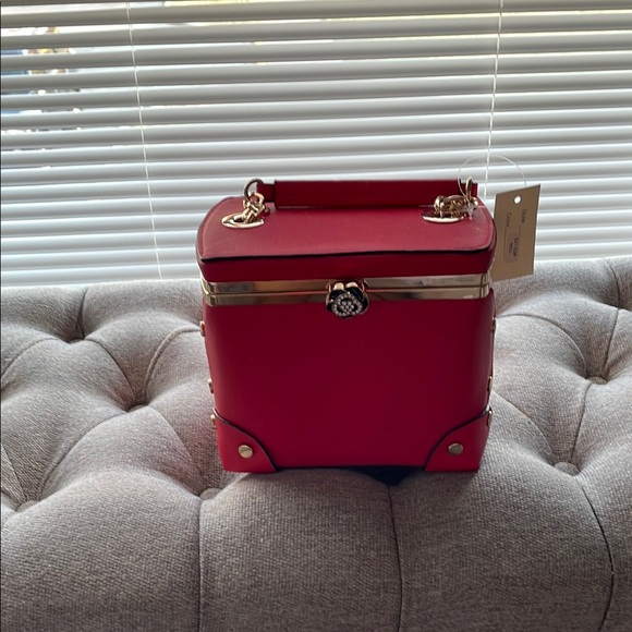 Elegant Red Handbag - Picture 7 of 7